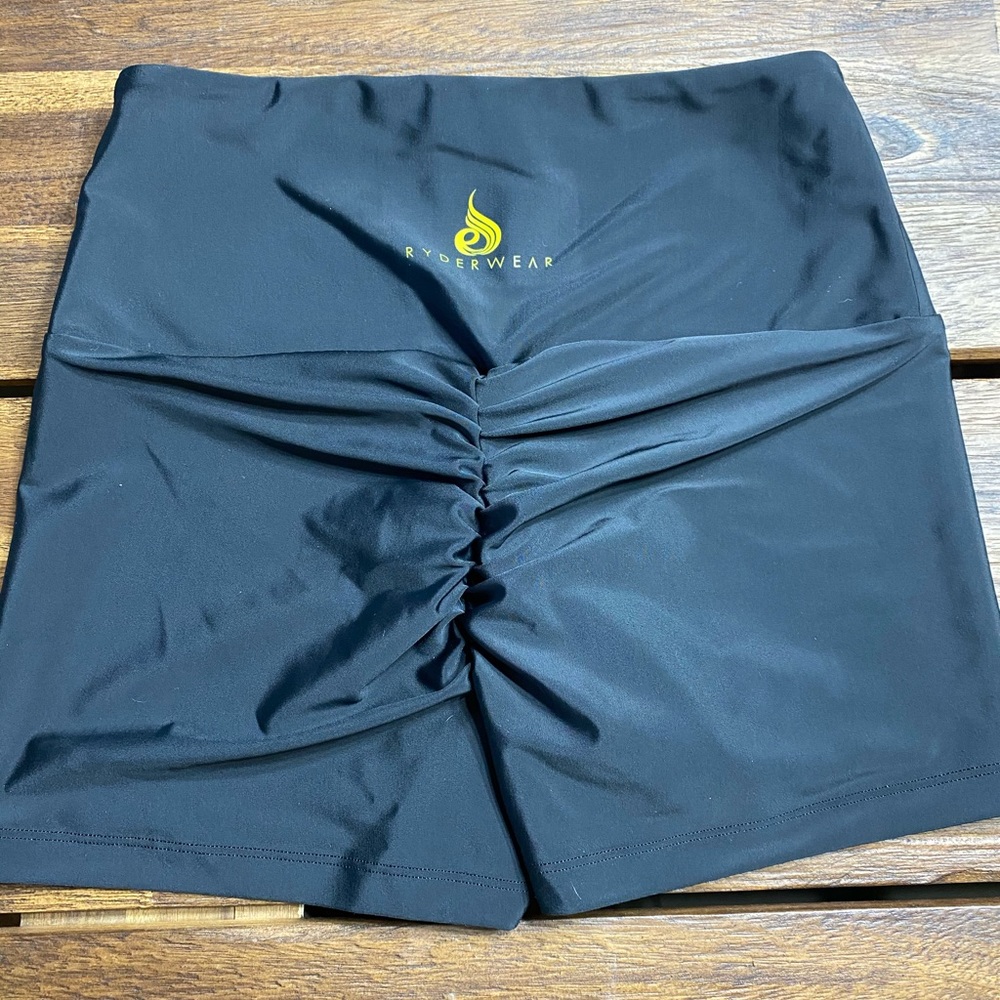 SCRUNCH BUM SHORTS
